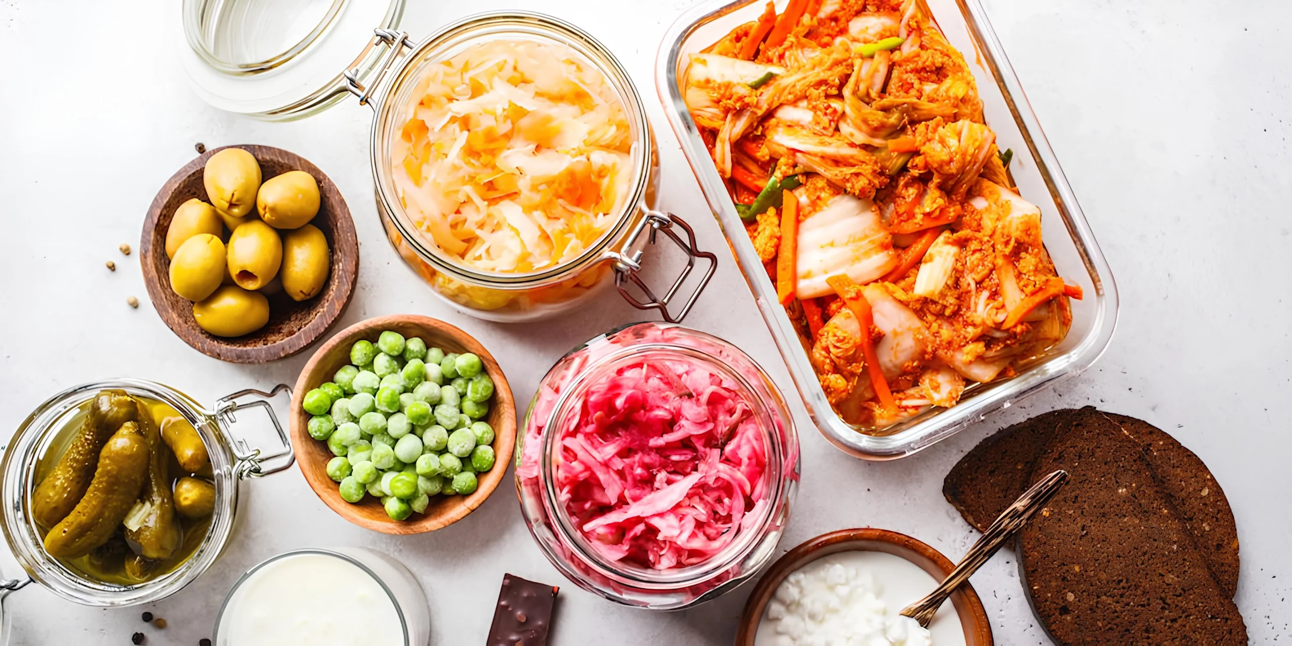 Probiotiques naturels : yaourts, kéfir, légumes lactofermentés, kombucha...