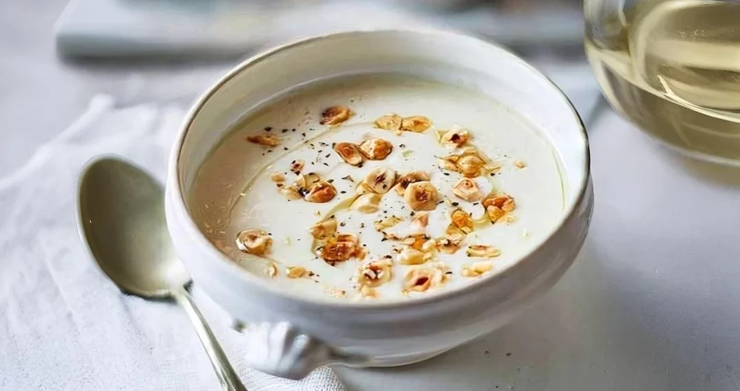 Crème de céleri-rave aux noisettes